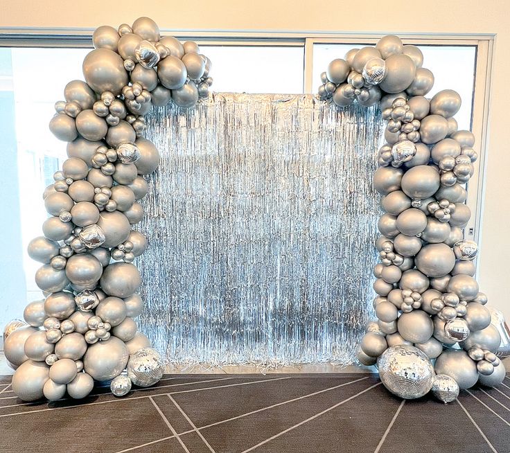 Curtain Backdrop W Balloon Garland